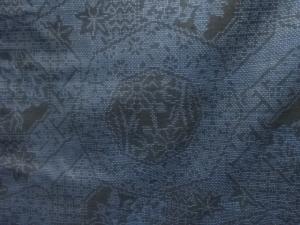 アンティーク　絵皿に花模様織出し本場泥大島紬着物（5マルキ）